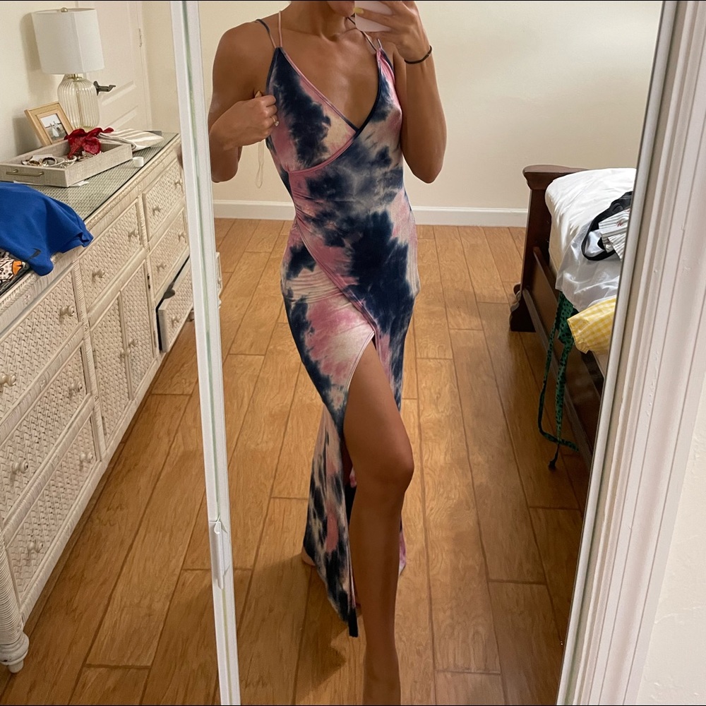 One of a kind tye-die maxi dres with slit